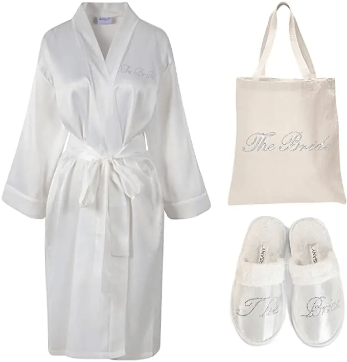 8 موديلات روب يمكنك ارتداءها أثناء الإستعدادات