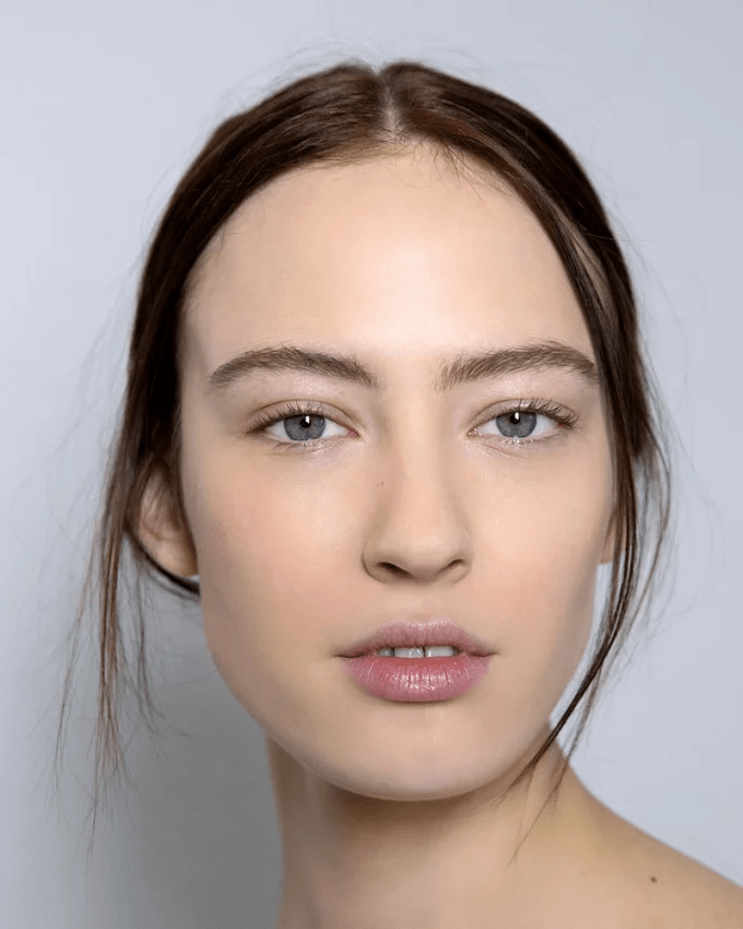 صبغة  شعر باللون البني النحاسي 