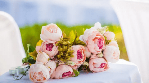 زهور الفاونيا لباقة زفاف ساحرة