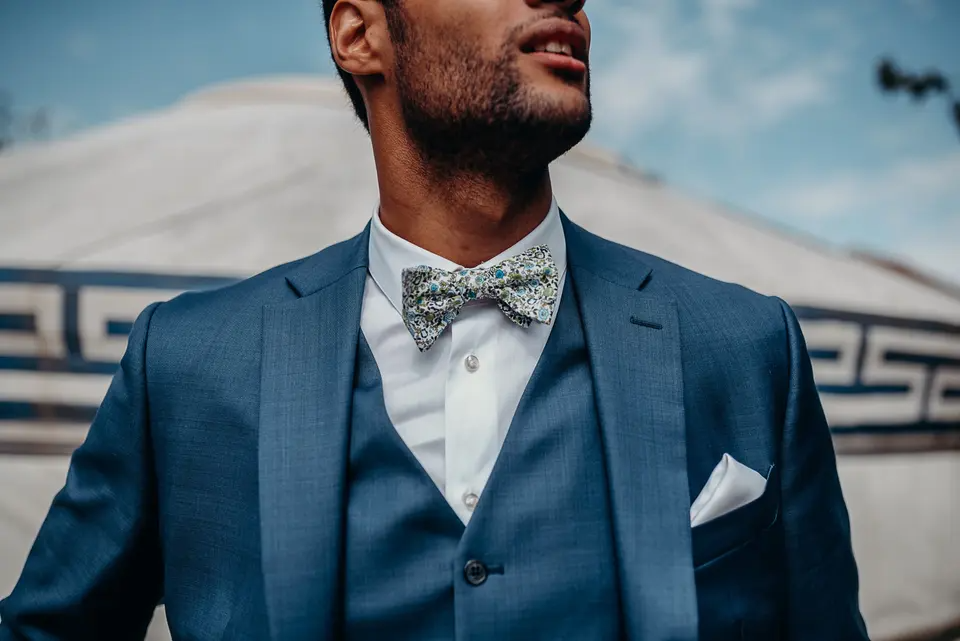 إليك بدلات زفاف زرقاء لشريك حياتك