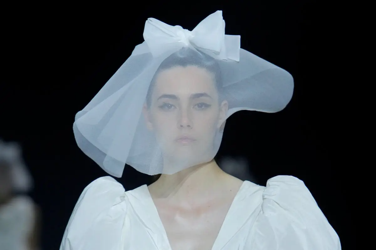 أفضل 15 إكسسوار لفساتين زفاف 2023