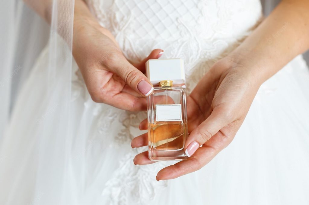 5 عطور فاخرة لعروس صيف 2022