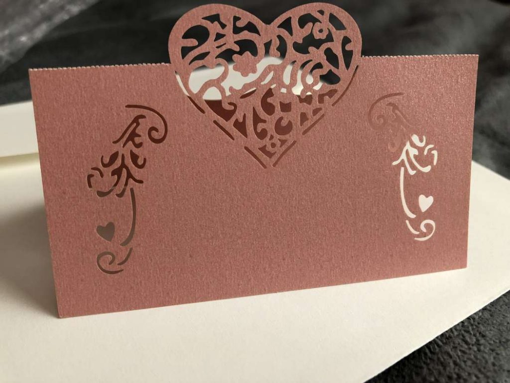 4 أخطاء عند تصميم كروت الزفاف عليك تجنبها!