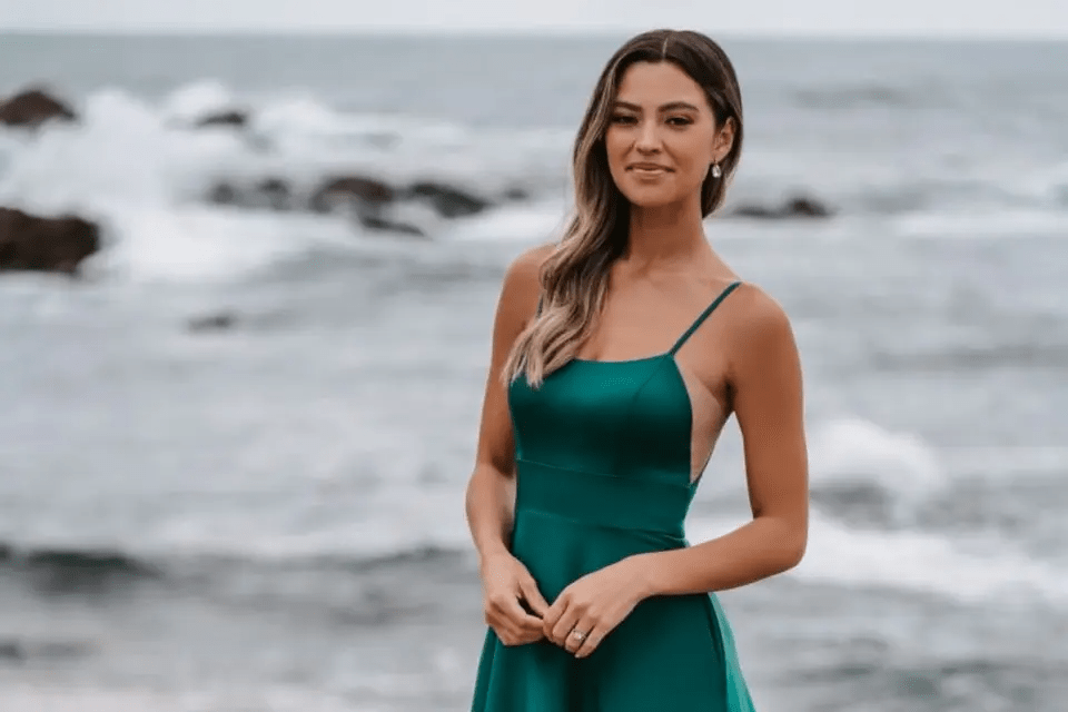 فساتين سهرات باللون الأخضر بتدرجاته المختلفة