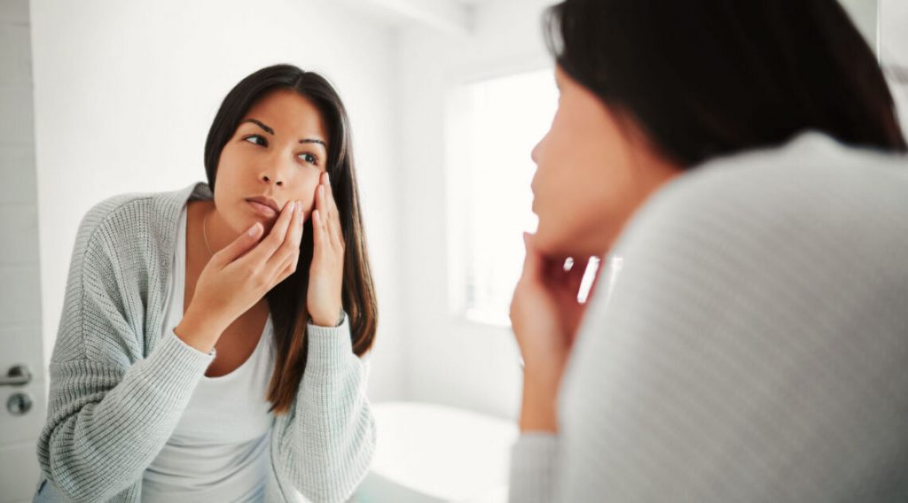 المسام الواسعة : 4 عادات مفيدة لتفادي هذه المشكلة  في فصل الصيف!