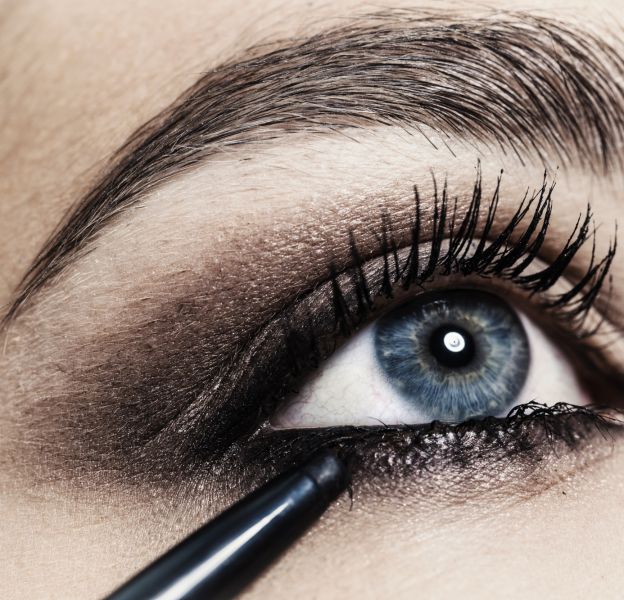 تثبيت كحل العين لأطول وقت ممكن حتى في الأيام الحارة