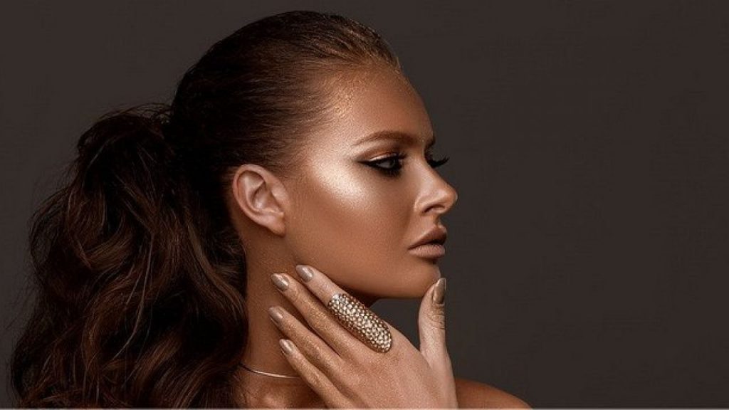 تسمير البشرة : خطوات أساسية اتبعيها مع حلول فصل الصيف!