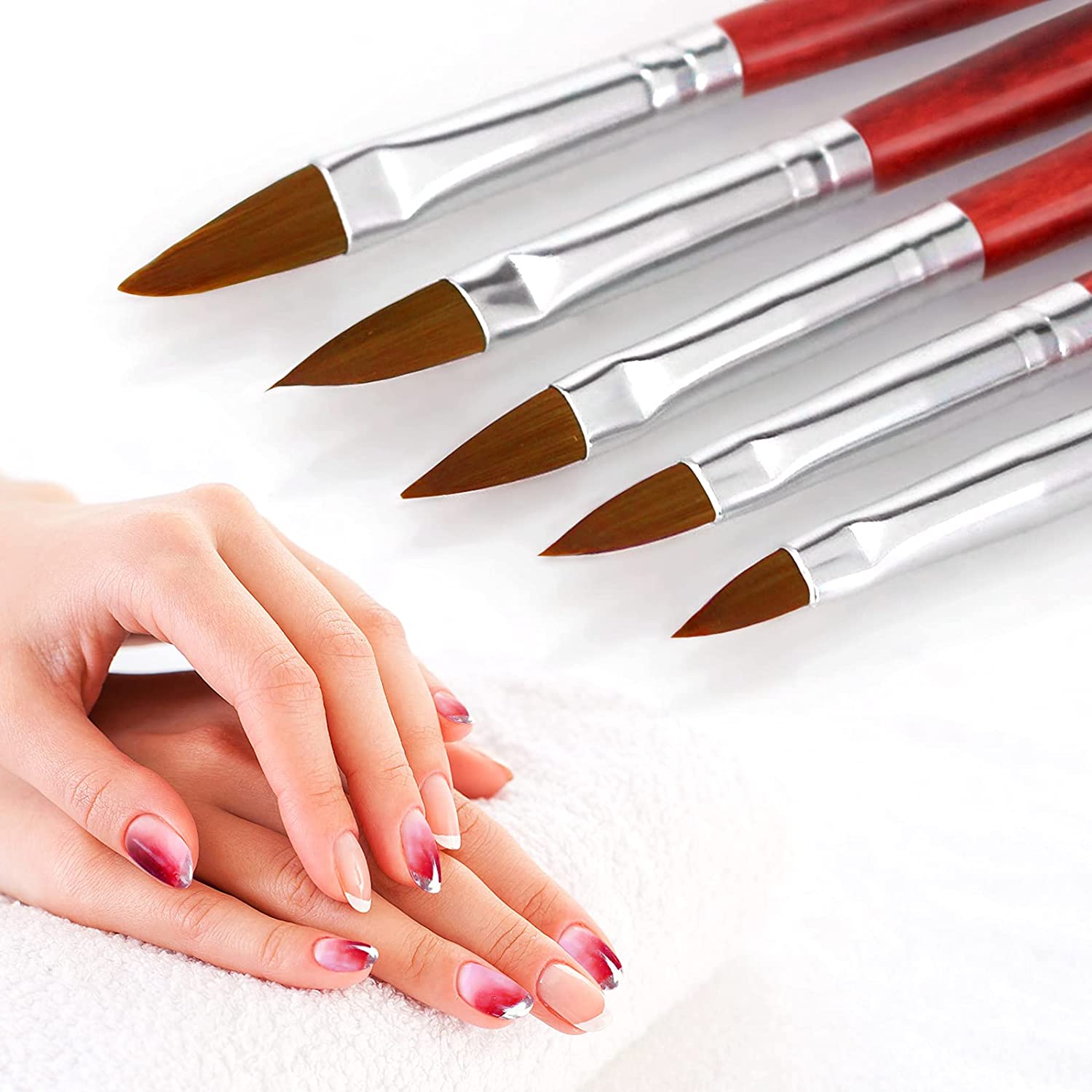 كيفية تنظيف فرش طلاء الأظافر