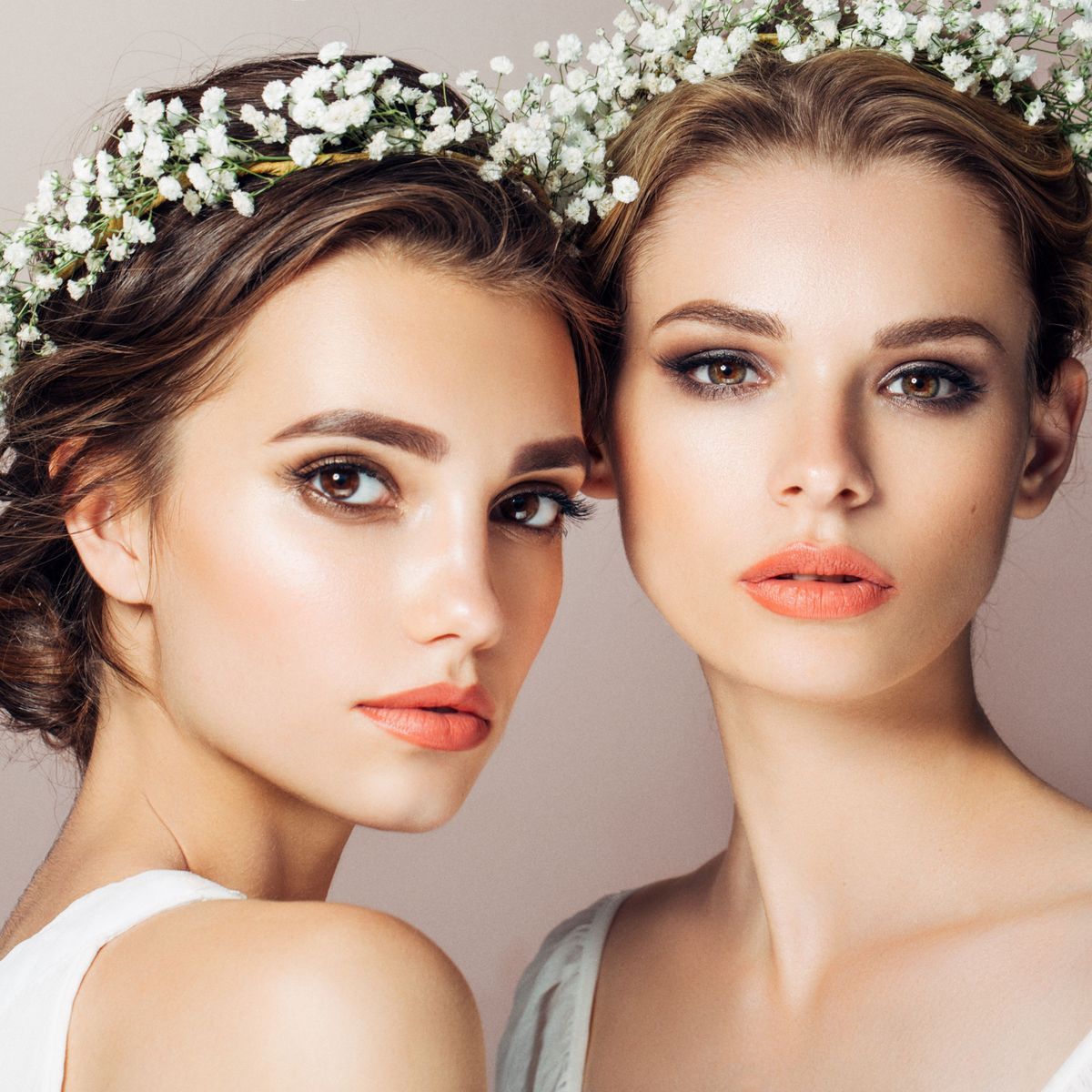 أكسسوارات شعر بتصاميم مختلفة لإطلالة عروس ساحرة وأنيقة