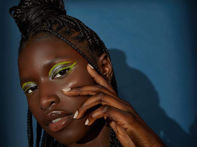 ألوان ظلال عيون نيون لصيف وخريف 2022