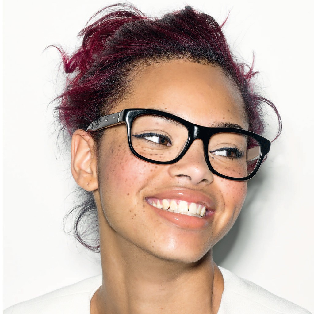 مكياج أنيق من 4 خطوات للعروس صاحبة النظارات الطبية