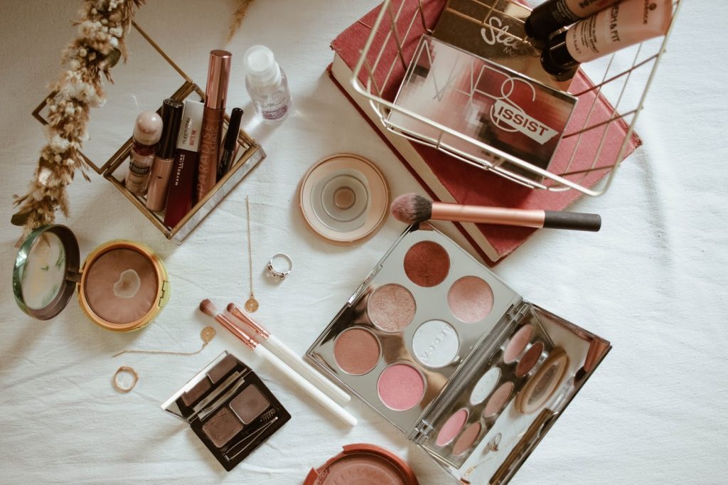 أفضل مستحضرات مكياج عليك الوثوق بها في فصل الصيف