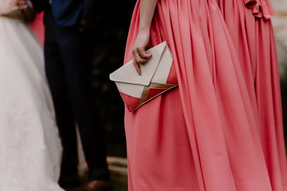 حقائب يد بتصاميم مختلفة للتمتع بإطلالة جميلة في الحفلات والسهرات