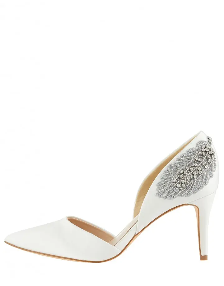 أحذية زفاف مزينة