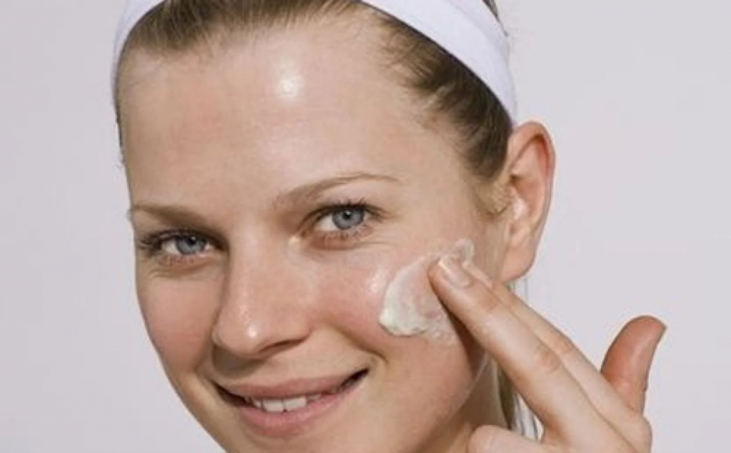 تهدئة حروق الشمس : 4 مواد عضوية اكتشفي ماهي؟