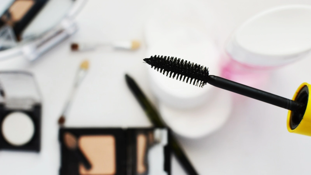 فرشاة الماسكارا القديمة : استعمالات مبهرة وغير مسبوقة