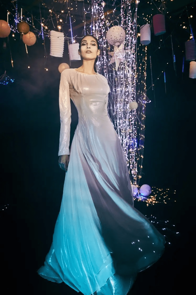 فساتين سهرة براقة