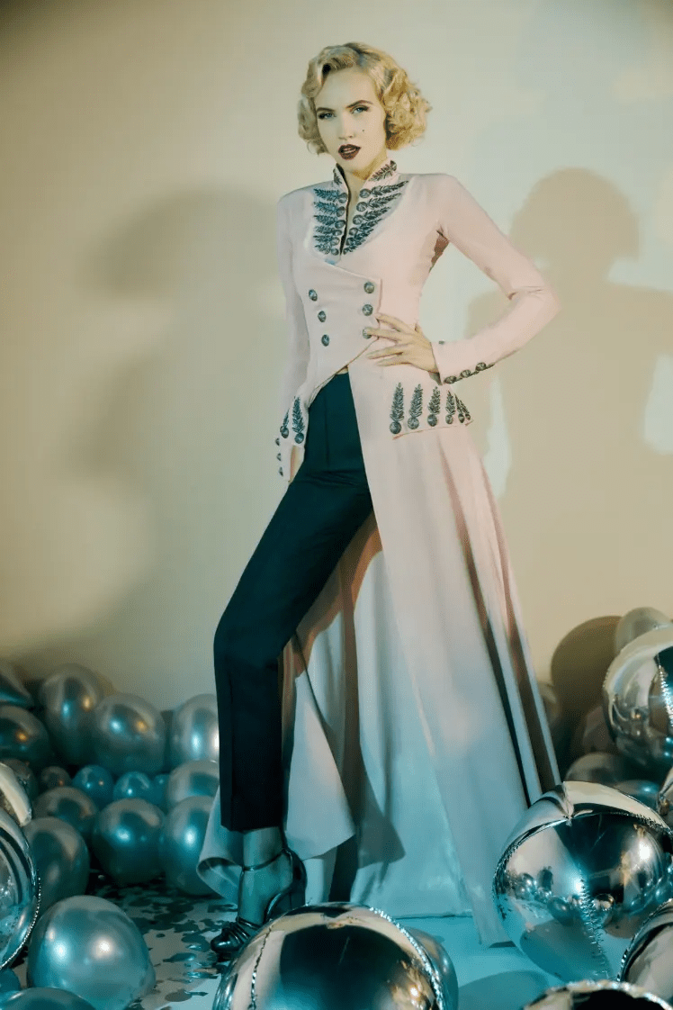 فساتين سهرة براقة