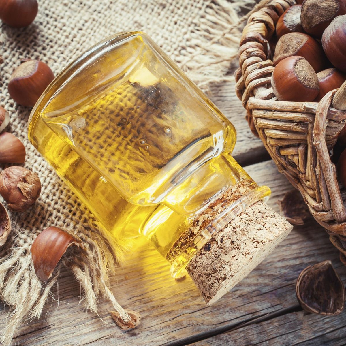 فوائد زيت البندق