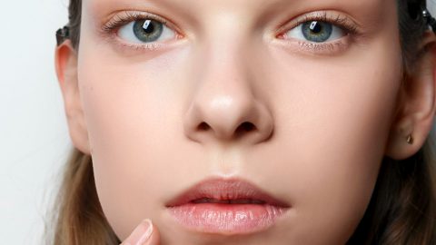 وصفات طبيعية لترطيب الشفاه بخطوات سهلة