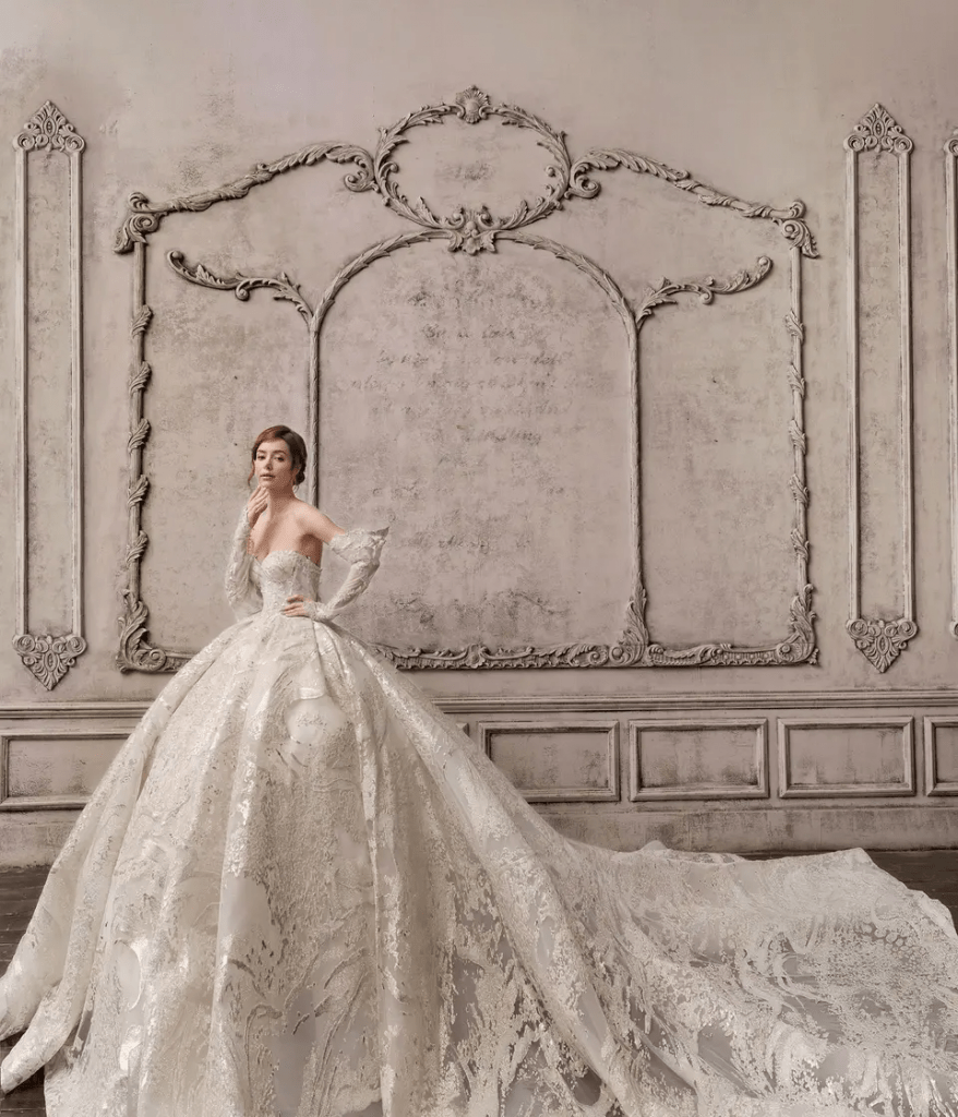 أفضل صيحات فساتين الزفاف لموسم 2023