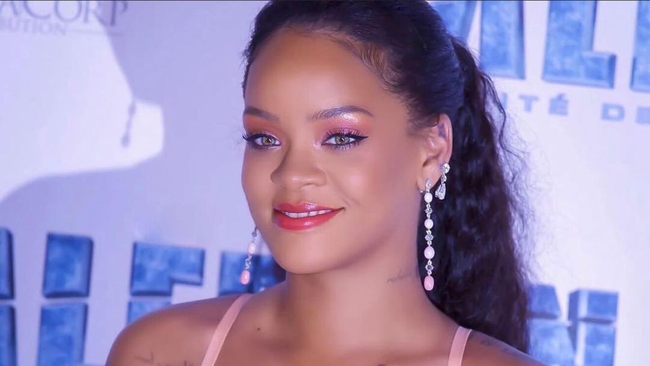 5 حيل مكياج من وحي ريهانا تزيد من جمال البشرة السمراء!