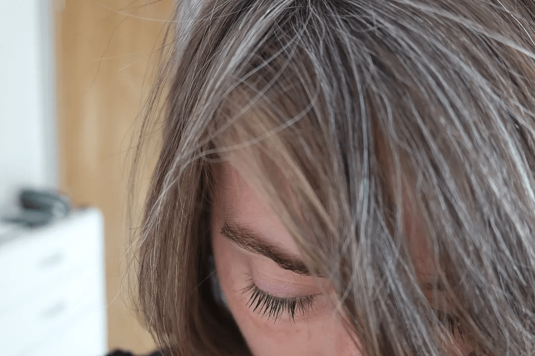 وصفات صبغة طبيعية لتغطية الشعر الأبيض