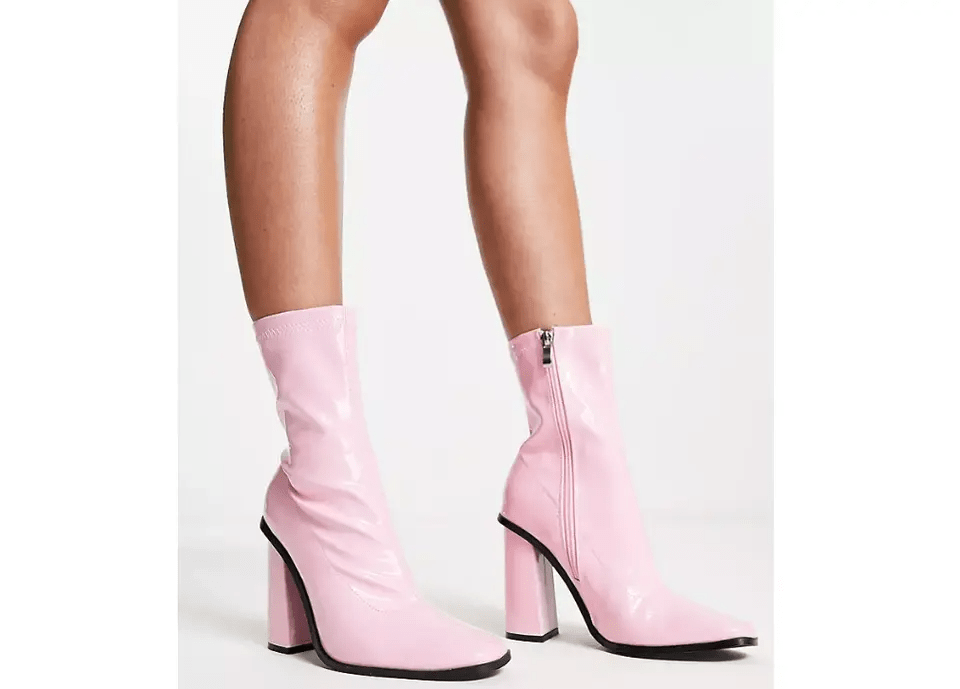 تصاميم أحذية زفاف بيضاء