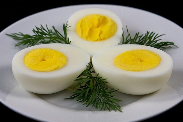 6 أطعمة تقوي الشعر 