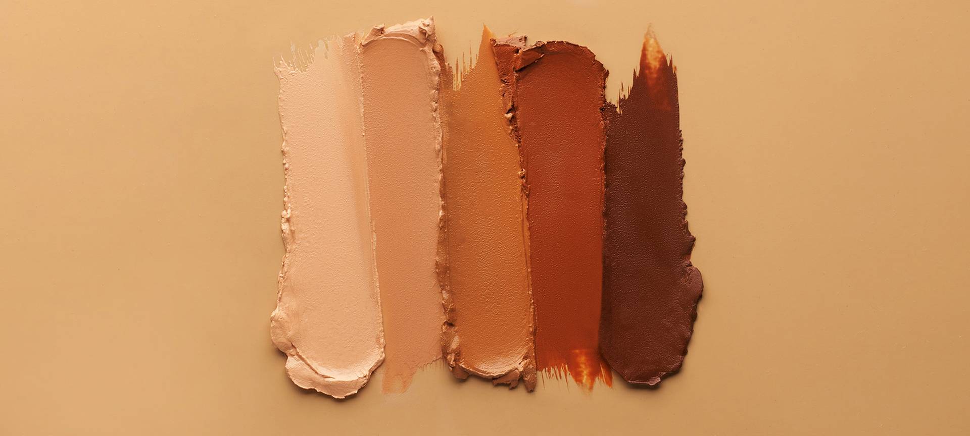 أفضل كريم أساس غني بحمض الهيالورونيك لبشرة متألقة ورطبة