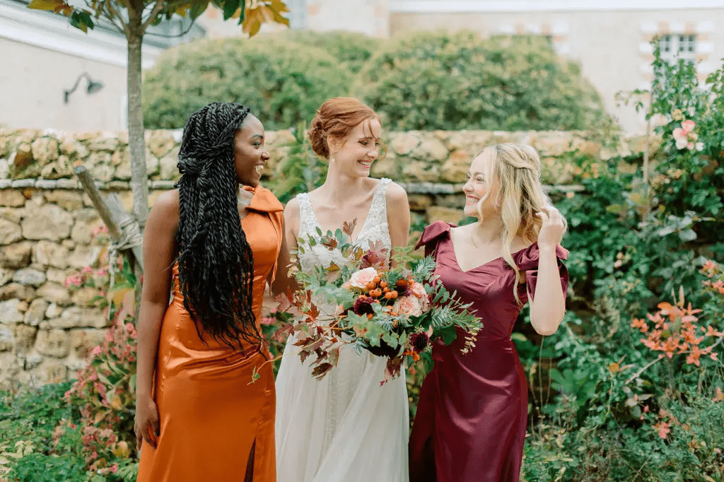 فساتين خطوبة بألوان خريفية جذابة لمحبات الإطلالات الناعمة