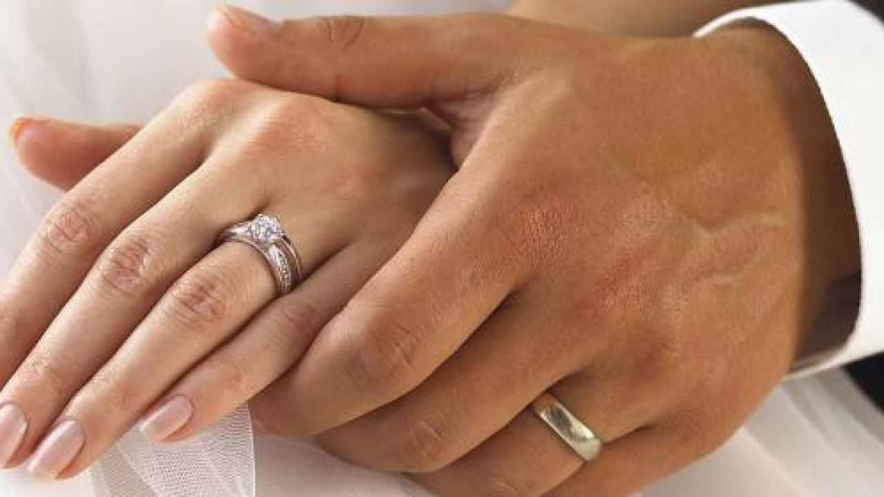 خواتم خطوبة كلاسيكية بتصاميم ناعمة بالصور