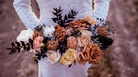 باقات زفاف شتوية من الزهور والقطن والعديد من الإلهامات الأخرى