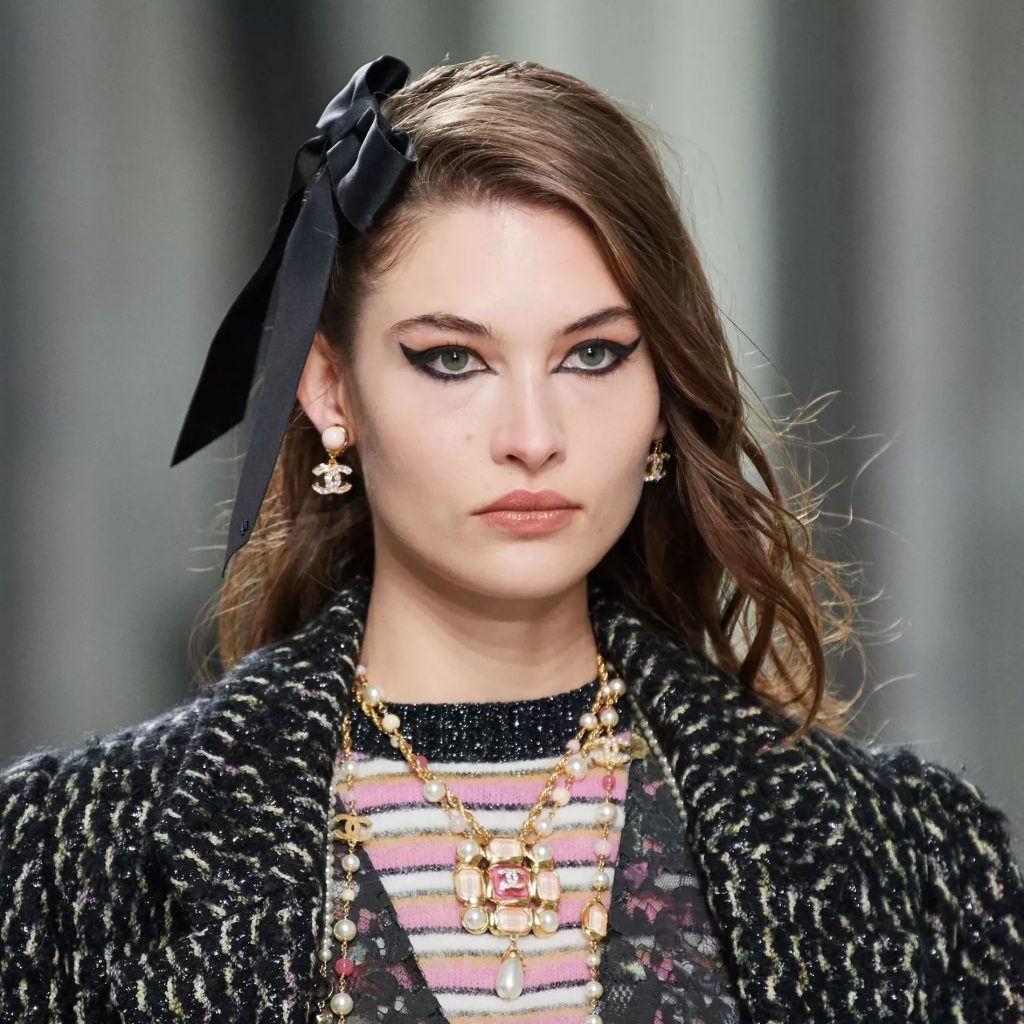 تسريحات الشعر المالس تسريحات سهلة وأنيقة