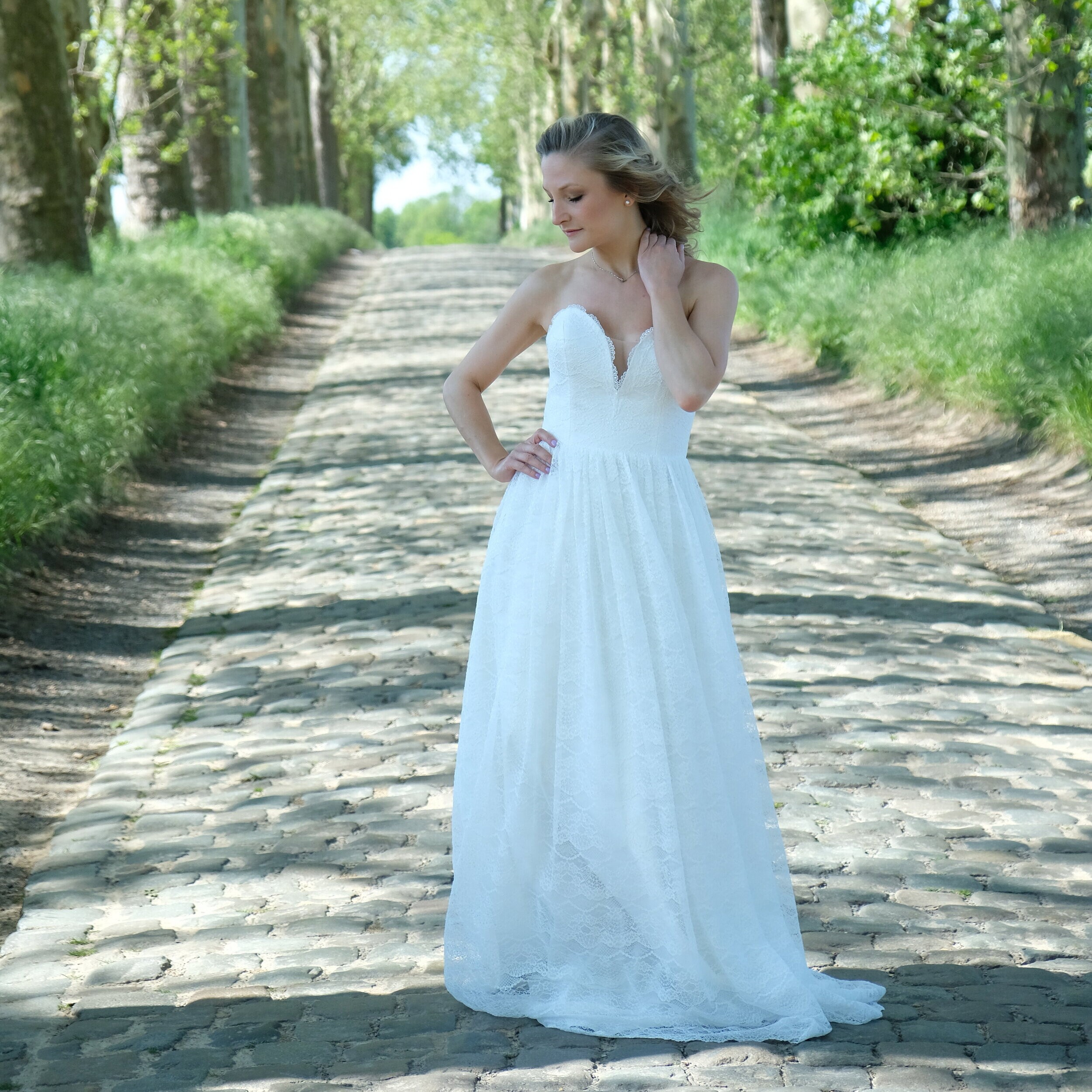 فساتين خطوبة بيضاء بتصاميم مختلفة