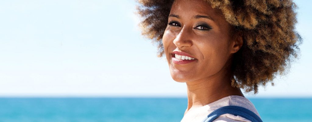 طريقة تنظيف الوجه من الكريم الواقي من الشمس