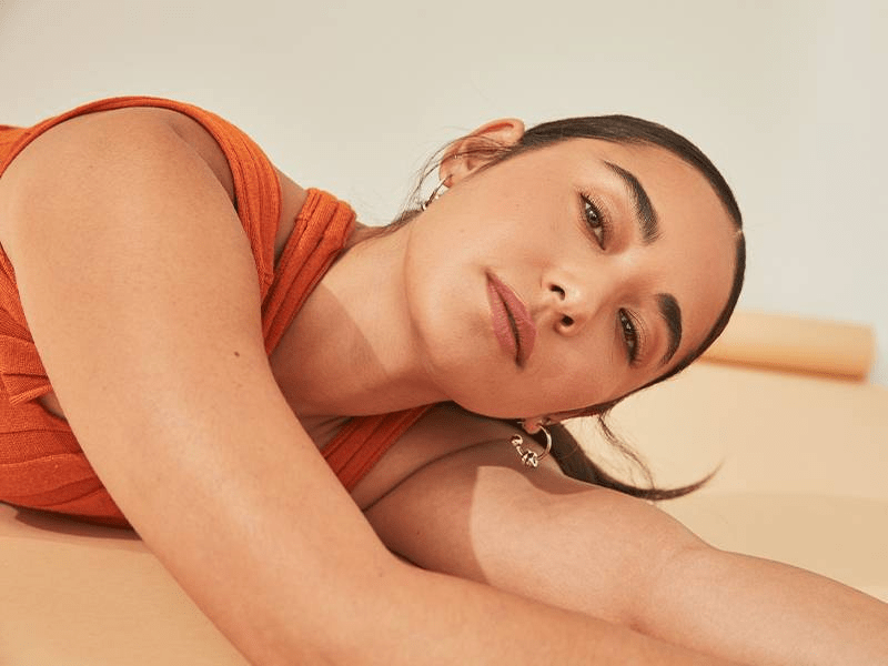 4 خطوات فقط لتطبيق مكياج جميل وطبيعي