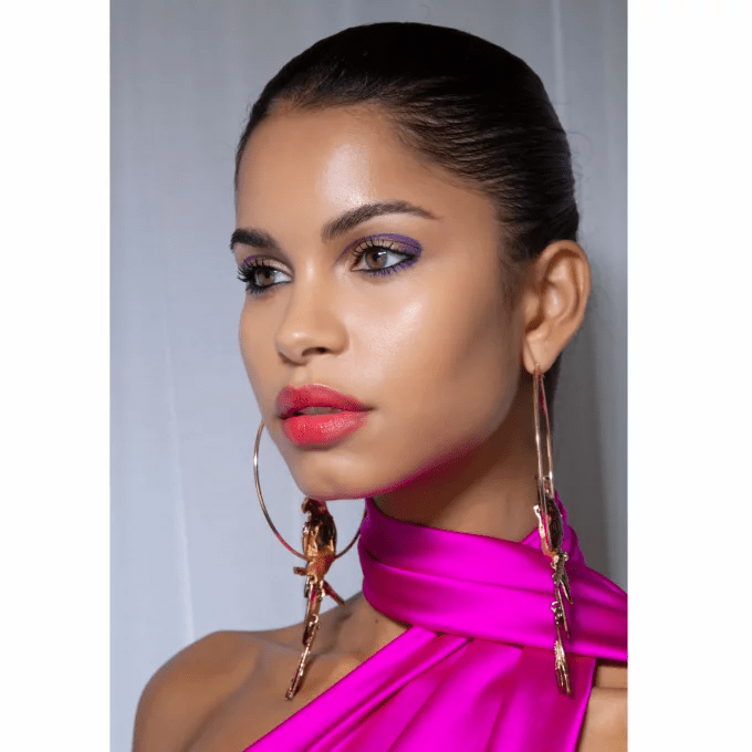 مكياج أنيق باللون البنفسجي 