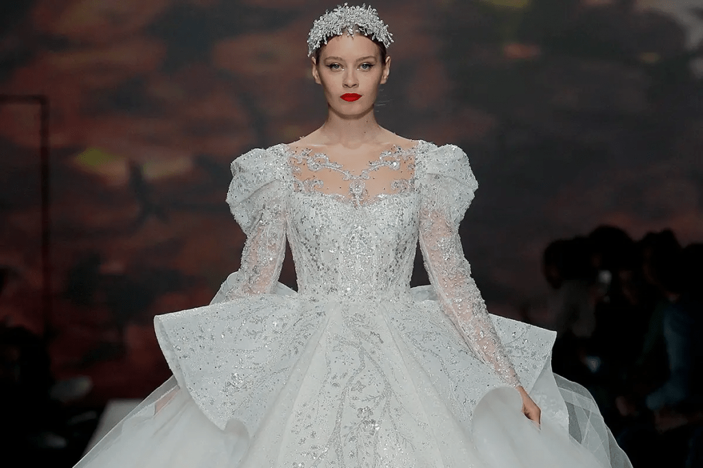 فساتين زفاف شتوية رائعة وبتصاميم مختلفة لإرضاء جميع الأذواق