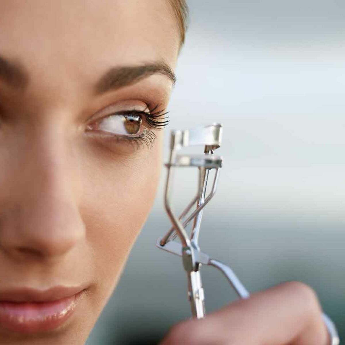 دليلك لاستعمال مكبس الرموش