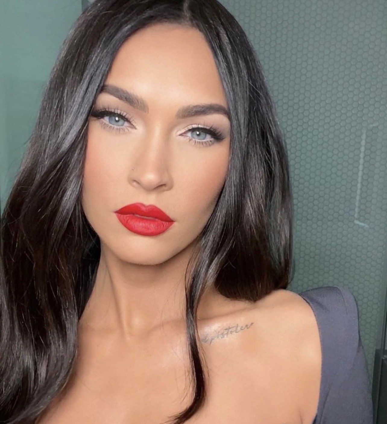 أفكار مكياج لصاحبات الشعر الأسود … جربيها