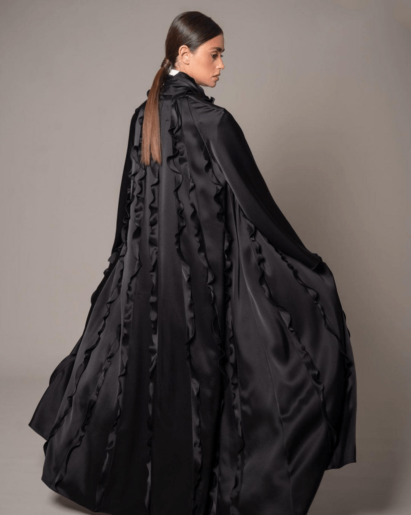 عبايات سواريه بأحدث الموديلات للمرأة الشرقية!