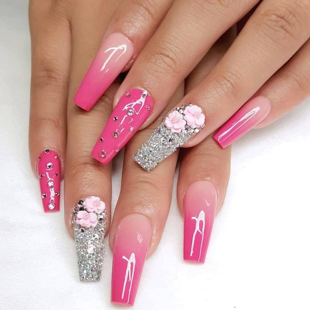 مناكير فخم باللون الوردي