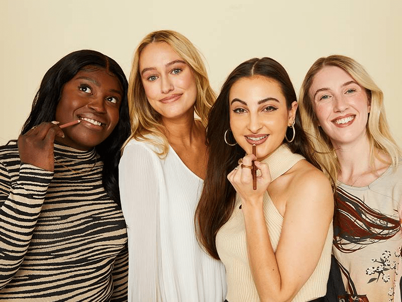 أفضل أقلام لتحديد الشفاه باللون البني