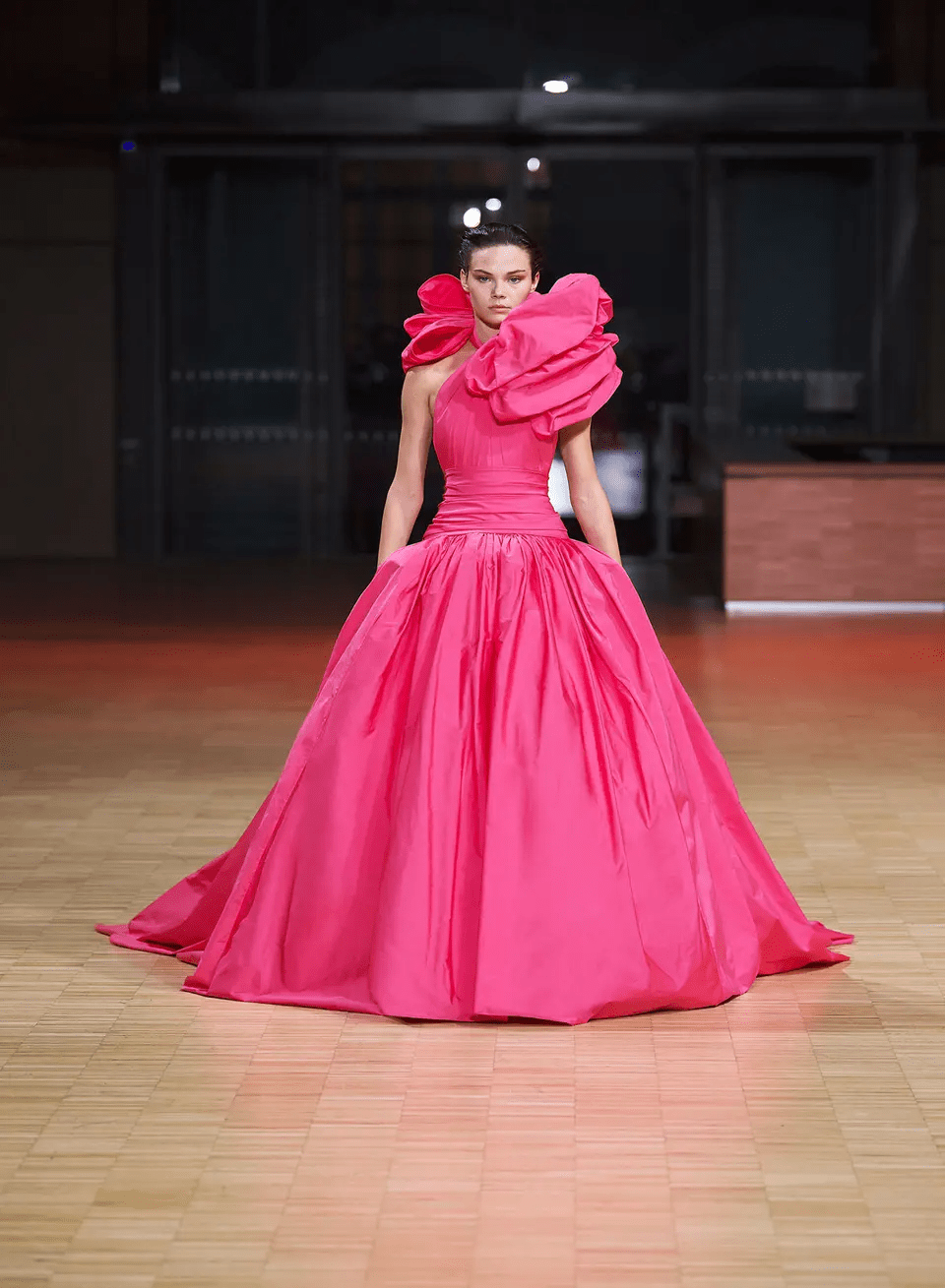 فساتين سهرة وردية