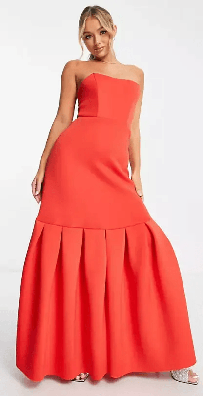 فساتين سهرة باللون الأحمر