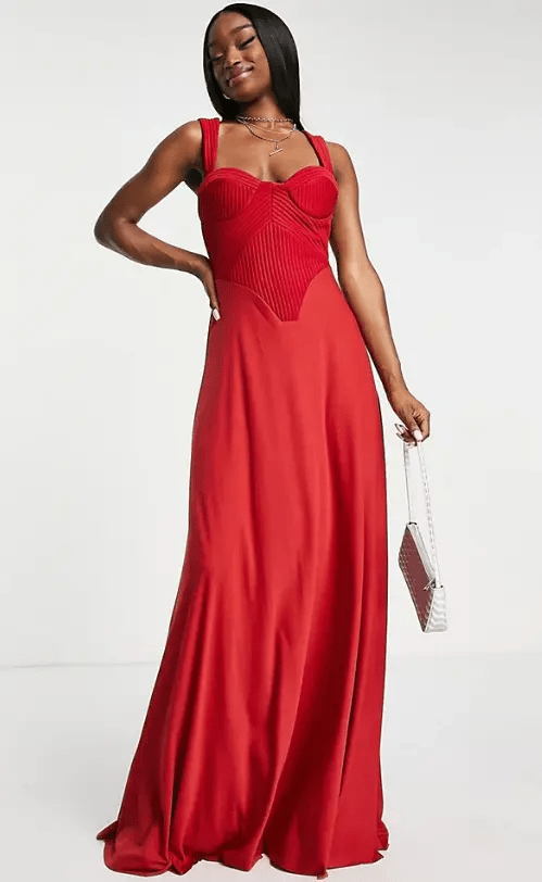 فساتين سهرة باللون الأحمر