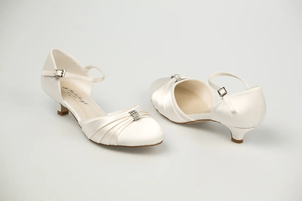 أحذية زفاف بكعب منخفض بالصور
