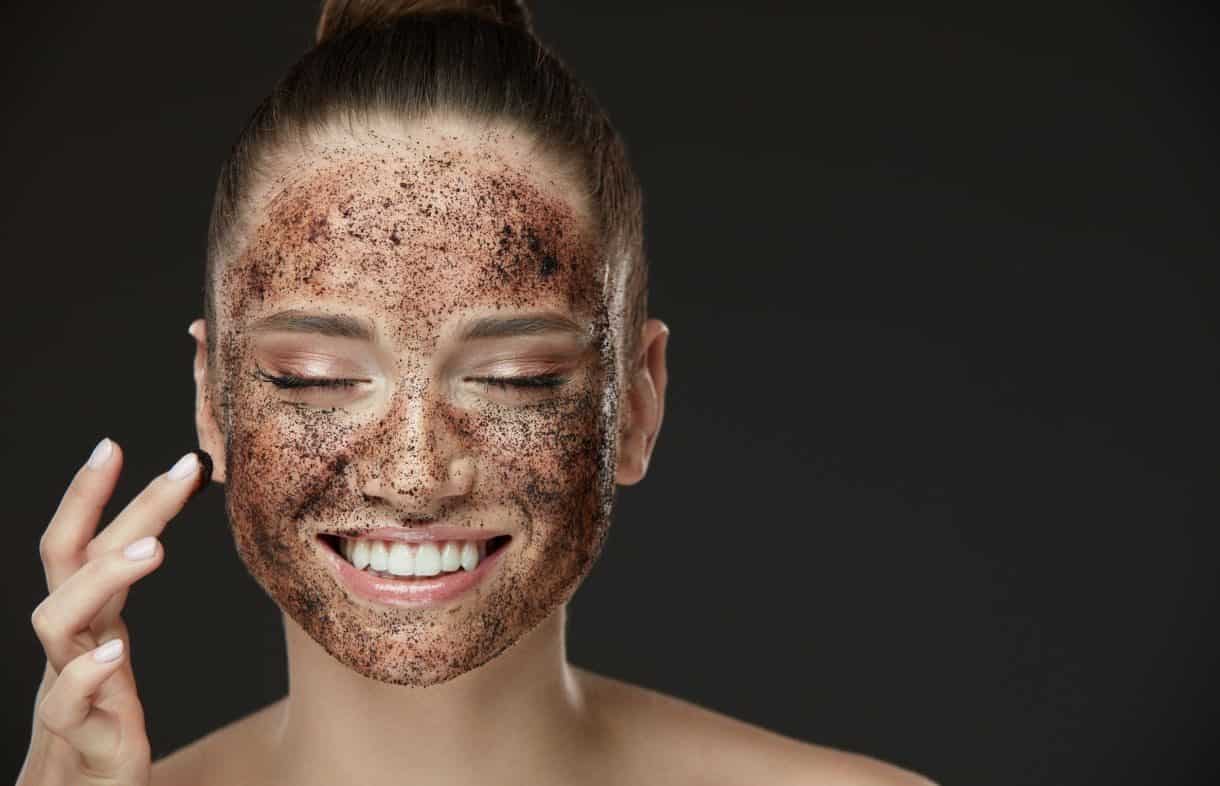 مقشر الكاكاو العضوي للبشرة الجافة