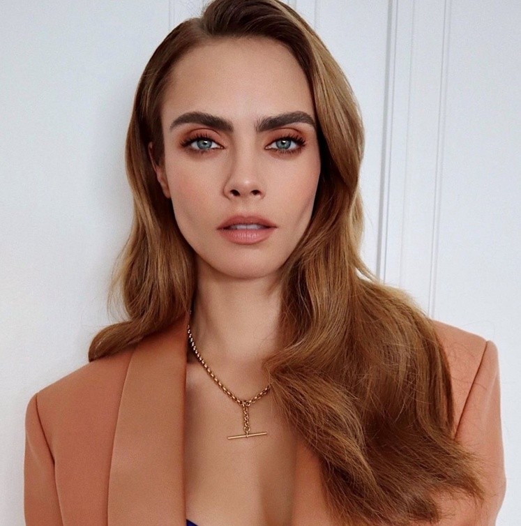 مكياج عيون برتقالي ترابي لإطلالة ملفتة هذا الشتاء